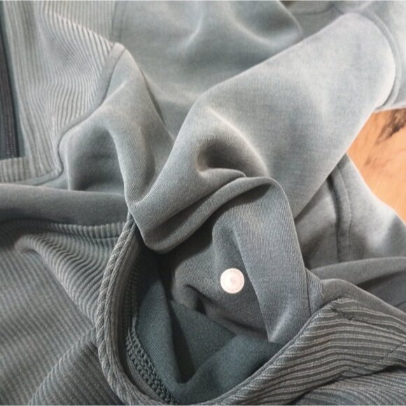 Lululemon Top - Picture 5 of 9